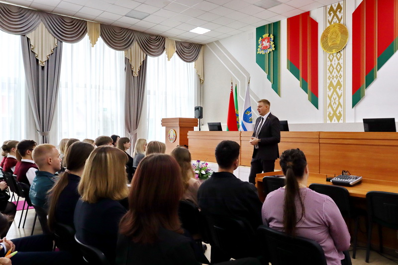 Vladimir Babichev called on the youth of the Dubro region to be active, far-sighted, and constructively thinking