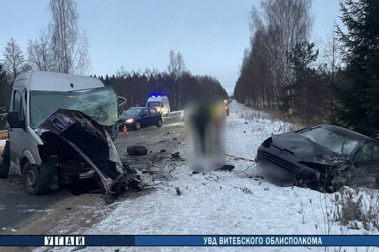 У Полацкім раёне сутыкнуліся мікрааўтобус і дзве легкавушкі