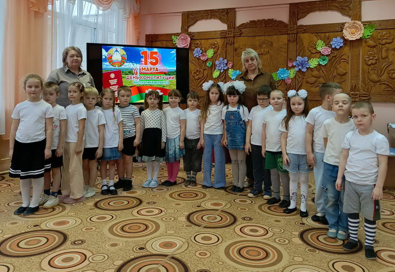 Малышы вывучаюць Асноўны Закон дзяржавы