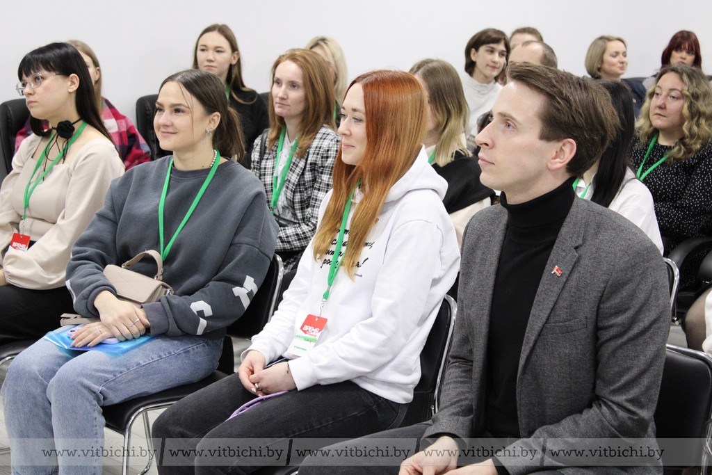 Начальник управления культуры Витебского облисполкома Пётр Подгурский встретился с работающей молодежью