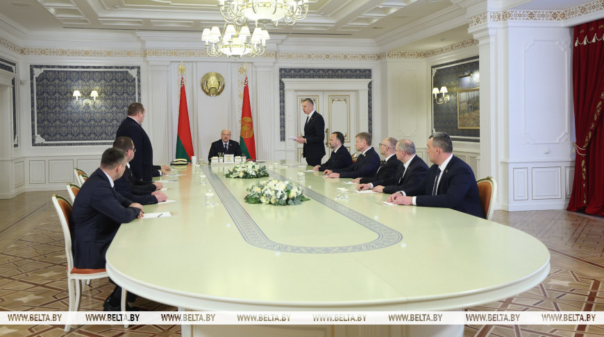 Lukashenko to local authorities: Everyone should push harder