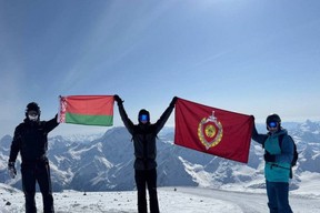 Forensic expert from Minsk raises Belarusian flag on Elbrus
