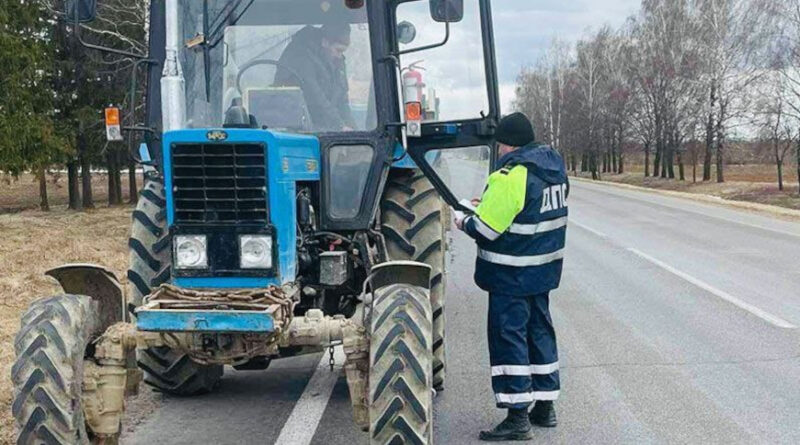 Супрацоўнікі АДАІ Дубровенскага РАУС з 11 па 20 красавіка 2025 года праводзяць дэкаду "Увага! Самаходныя машыны і трактары!"