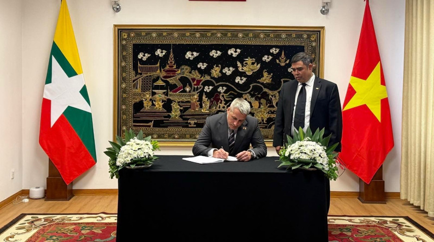 Belarusian ambassador visits Myanmar's Embassy in Hanoi