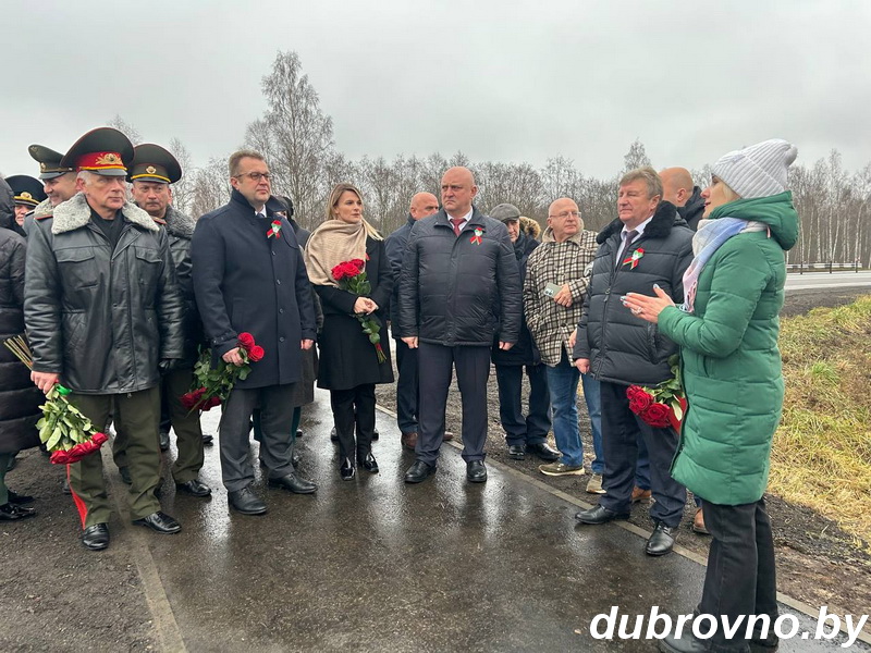 Торжественный митинг «Памяти павших, во славу живых!» состоялся на воинском захоронении в деревне Шуховцы Дубровенского района