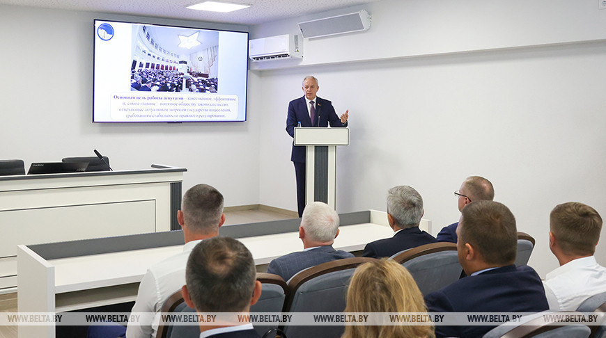 Belarus’ parliament speaker praises builders’ dedication, impact on country