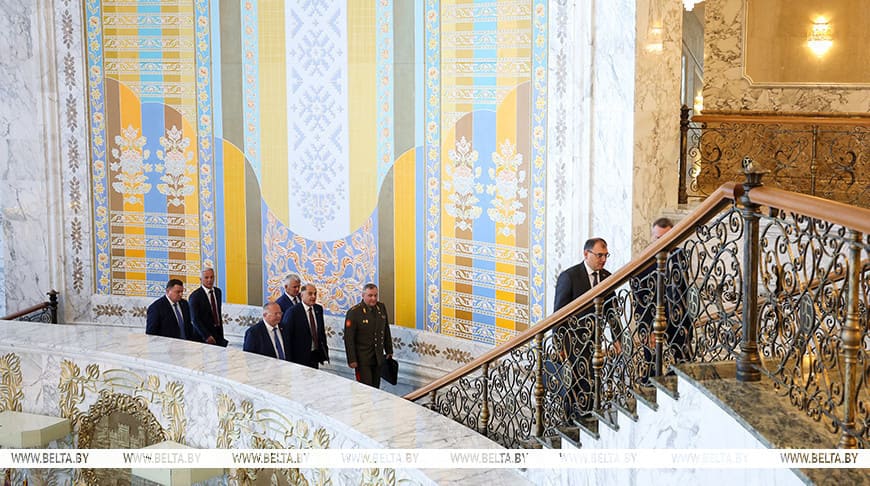 Lukashenko holds meeting on missile production