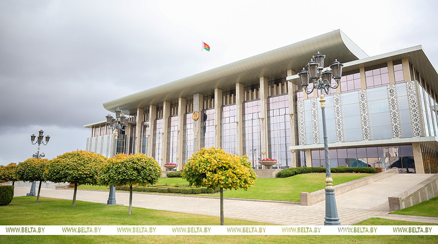 Lukashenko briefed by Krutoi and Kochanova on Vitebsk Oblast and trade