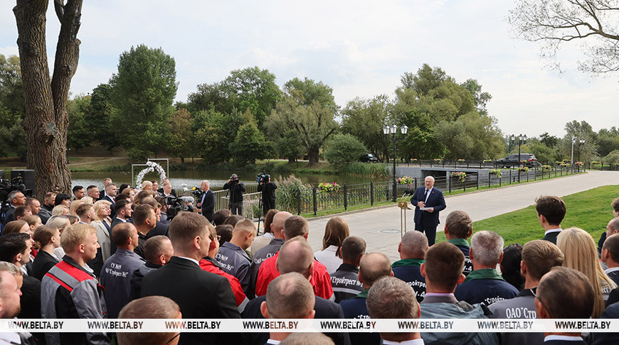 Lukashenko shares plans to connect Minsk, satellite cities with fast transport links