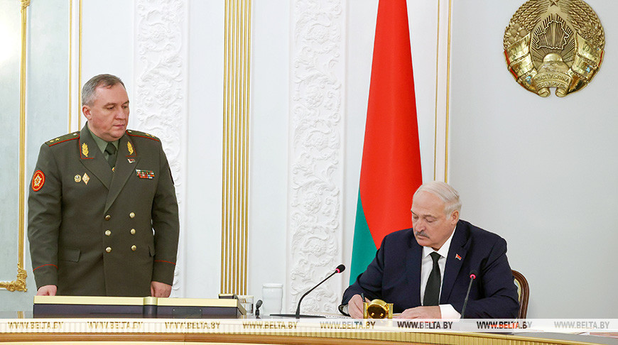 Lukashenko approves Belarus defense plan for 2026-2030