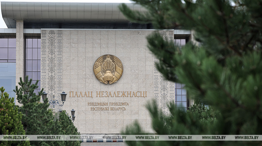 Lukashenko signs law on leasing business