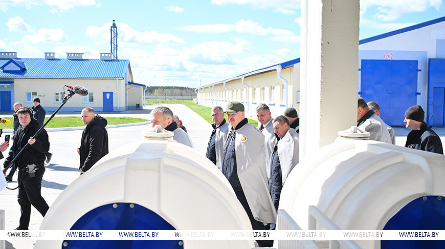 Lukashenko sets task to reduce construction costs of dairy complexes